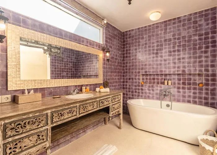 Villa 5bd Moroccan Style Luxury In The Heart Of